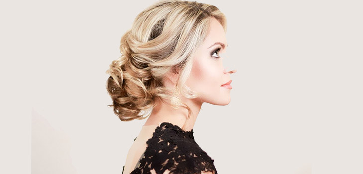 How beautiful it is to put hair in a bun for a New Year's Eve