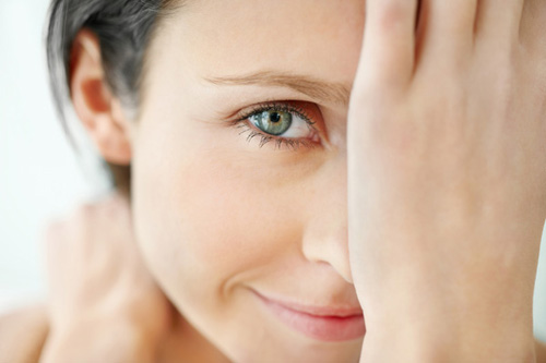 Cream for the skin around the eyes - a remedy that is necessary for any care