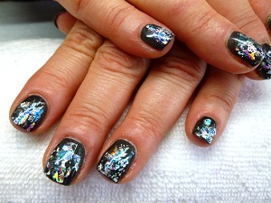 Manicure with foil