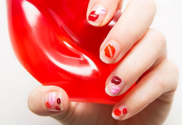 Manicure in five minutes: three simple nail designs