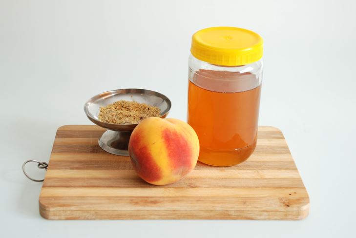 Mask of peach for face and hair: we take from nature the best
