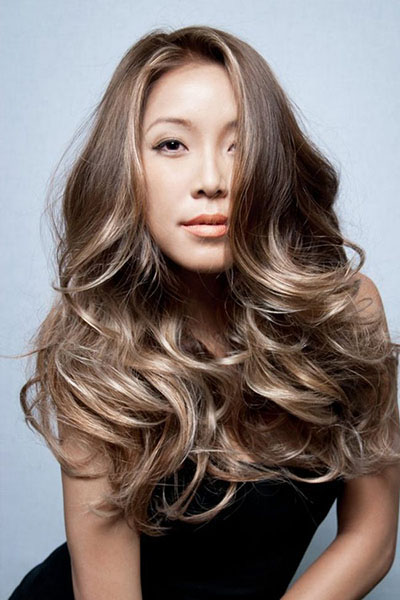 Highlighting on fair-haired hair
