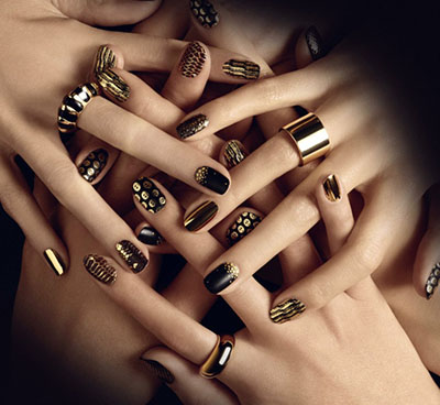 This fall, the golden color of nails will be especially relevant