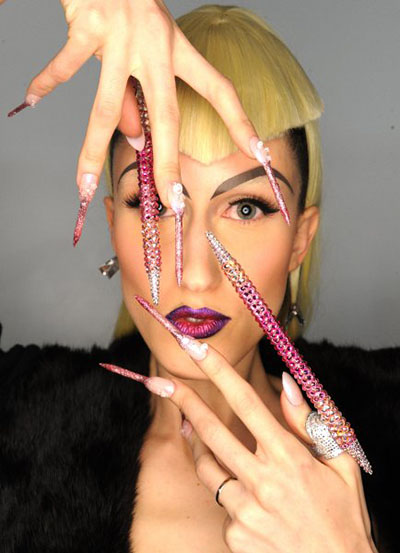 Stylish manicure this season is shocking the public