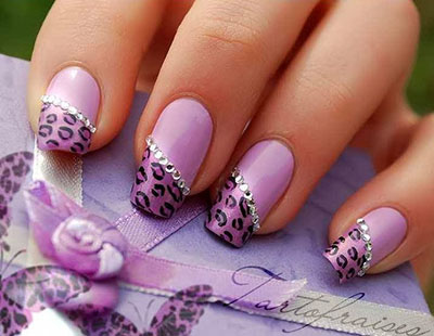 This winter, the tender pastel shades remain not only in the clothing, but also on the nails