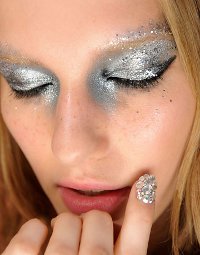 Fashionable nail polish 2012 Fashionable nail polish 2012