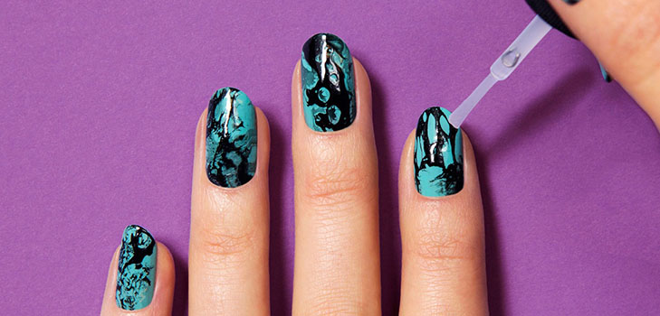 Marble manicure with gel-varnish