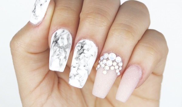 Marble manicure with gel-varnish
