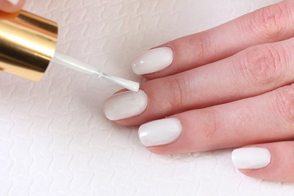 Marble manicure with gel-varnish