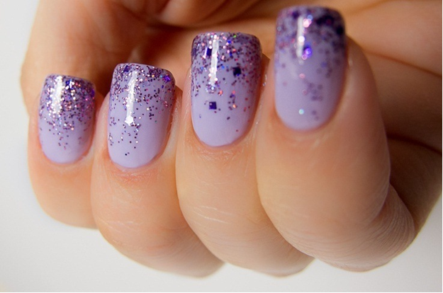 Nails with sparkles - glamor for every day
