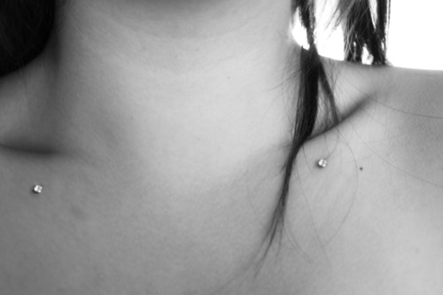 Microdermal piercing: how microdermabras are made (photo)