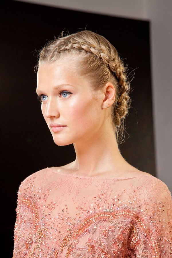 Hairstyle for the New Year of the Firecracker by his own hands - fashion ideas for short, medium, long hair, photo