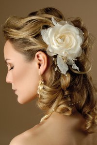 Wedding hairstyles with flowers