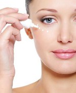 Caring for the skin around the eyes Caring for the skin around the eyes