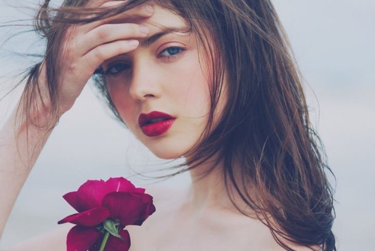 Style lessons: how and with what to wear red lipstick
