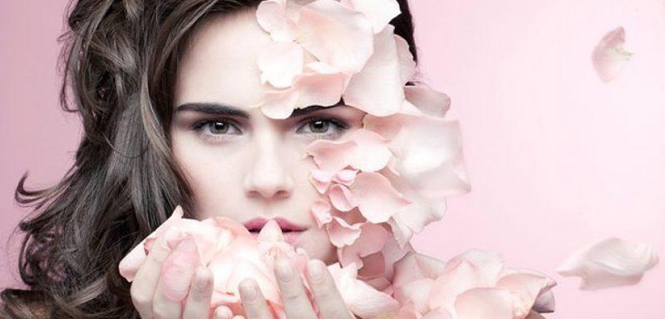 Moisturizing the skin of the face - refueling for war with aging