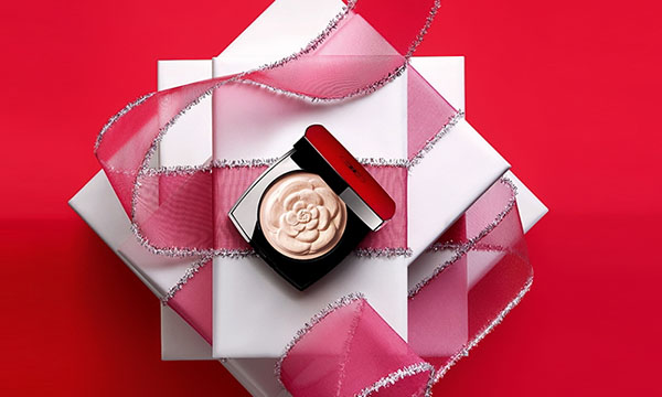 Magnificent trio: novelties Chanel for shining make-up