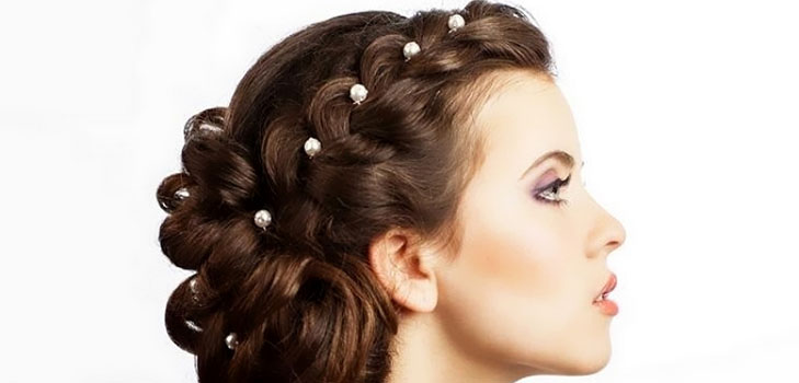Wreaths and braids: feminine hairstyles for the New Year