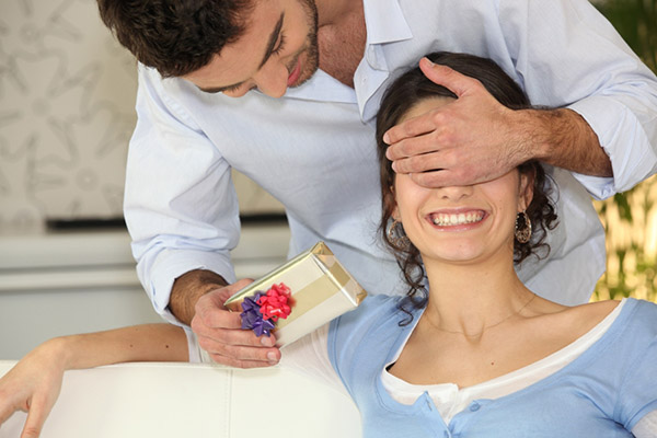 How to teach her husband to give gifts: 6 tips for a psychologist