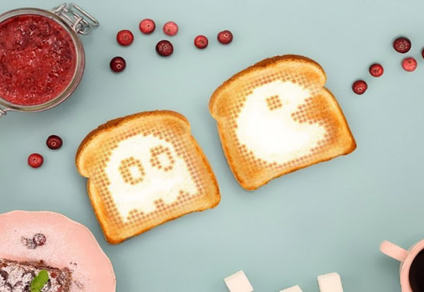 Art-breakfast with "smart" Toasteroid toaster