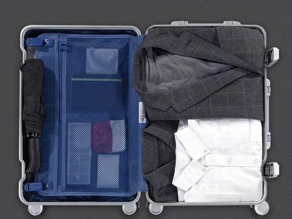 Safe trip: "smart" suitcase Xiaomi Smart Suitcase
