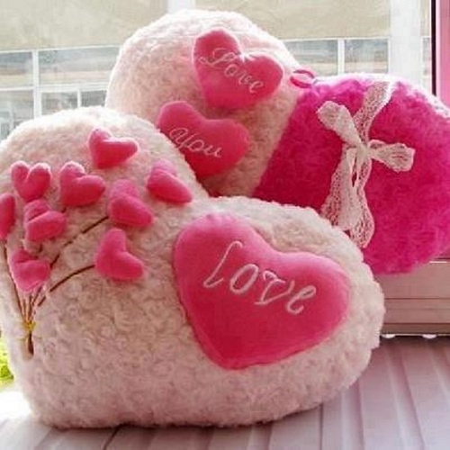 What to give a girl for Valentine's Day: ideas for gifts