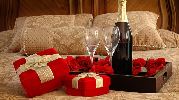 Valentine's Day 2016: original gifts and the best greetings in verse