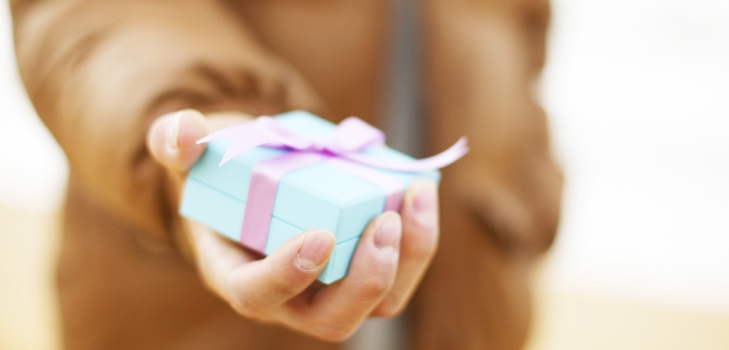 What to give to his wife for the New Year