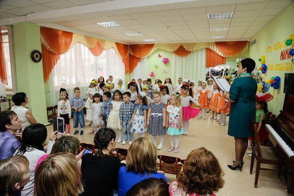 Mother's Day in the kindergarten: ideas for the script in the junior, middle, senior, preparatory group