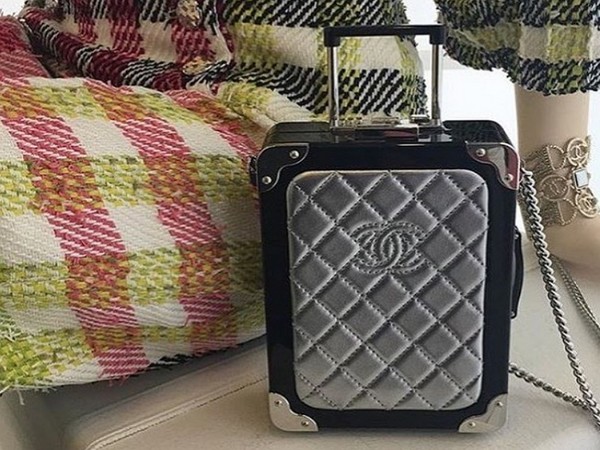 The road calls: the clutch-suitcase Trolley Minaudiere from Chanel