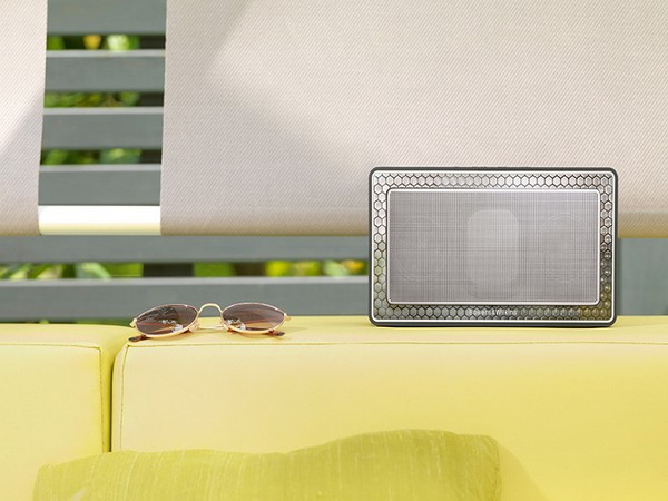 Unity of style and technology: column Bowers & Wilkins T7 Gold Edition