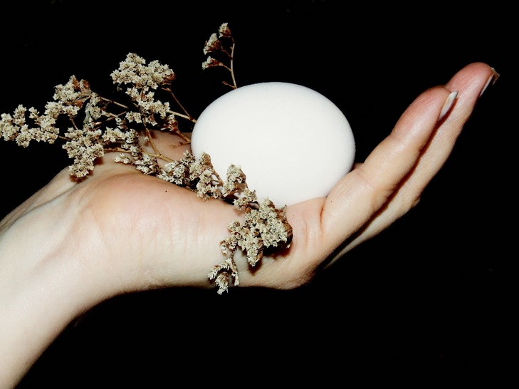 Fortune-telling for Christmas on eggs: rules and meaning. How to pay Christmas on an egg