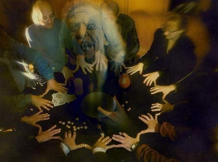 Divination by Christmas: a challenge of the spirit. Ways to communicate with evoked spirits for Christmas