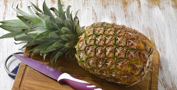 How to cut a pineapple properly and beautifully