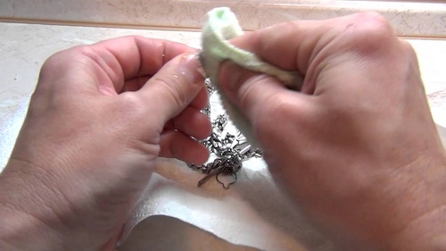 How to clean a chain: 4 easiest ways