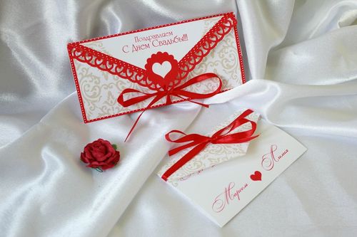 How to donate money for a wedding in an envelope