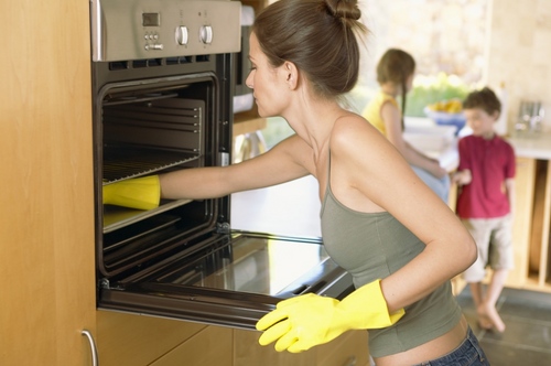How to wash the oven inside