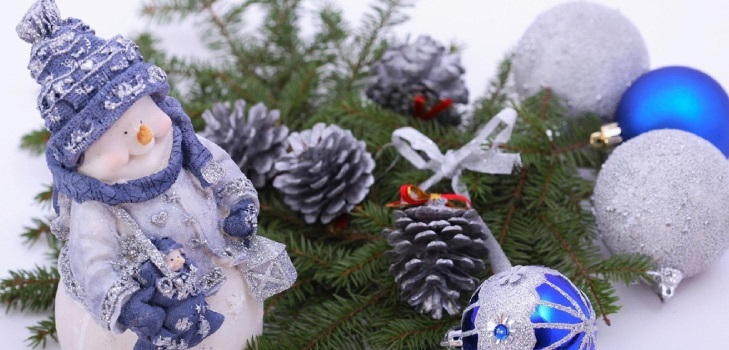 How to decorate an apartment for New Year holidays