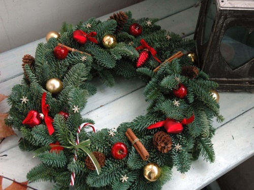 How to decorate an apartment for New Year holidays