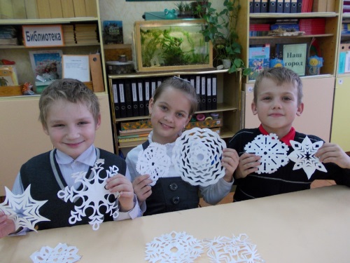 How to decorate a school for the New Year