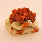 How to pack a gift? Japanese furoshiki technique How to pack a gift? Japanese furoshiki technique