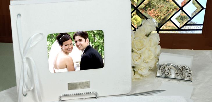The book of wishes for the wedding with their own hands