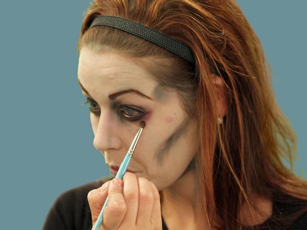 Scary makeup for Halloween with your own hands for girls and girls