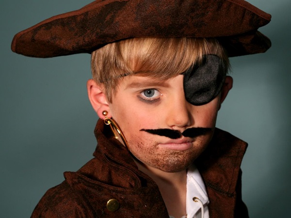 Scary makeup for Halloween with your own hands for girls and girls