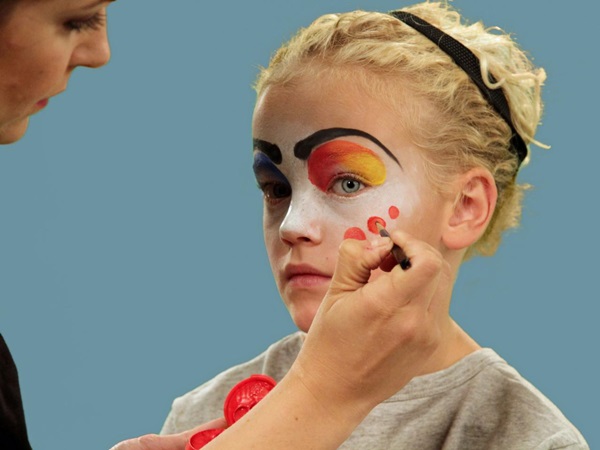 Scary makeup for Halloween with your own hands for girls and girls