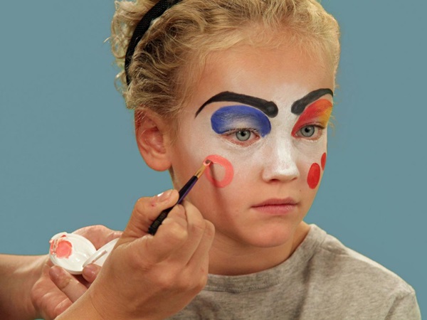 Scary makeup for Halloween with your own hands for girls and girls