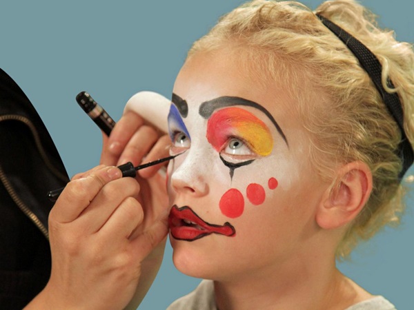 Scary makeup for Halloween with your own hands for girls and girls