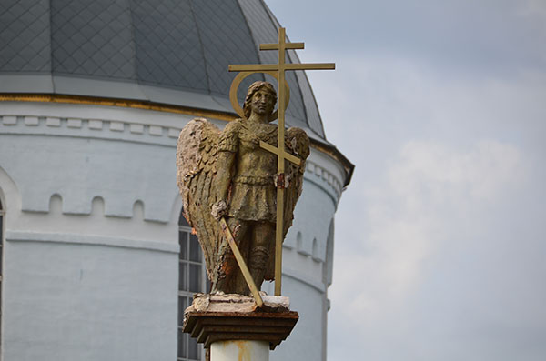 Prayer to Archangel Michael, who gives strong protection