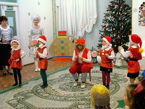 children celebrate the new year