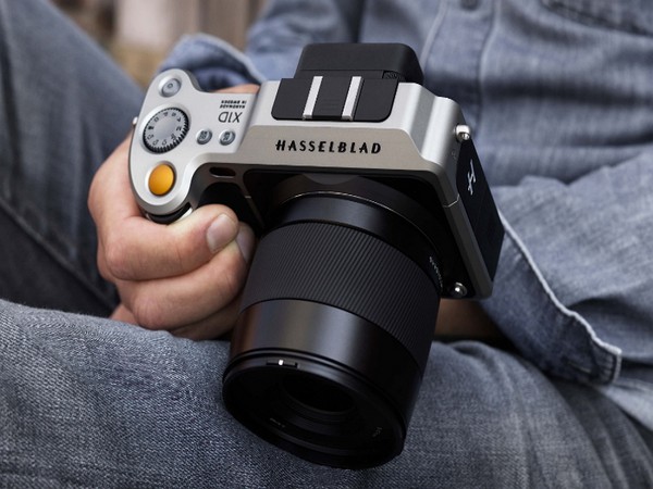 The first among the best: compact camera Hasselblad X1D